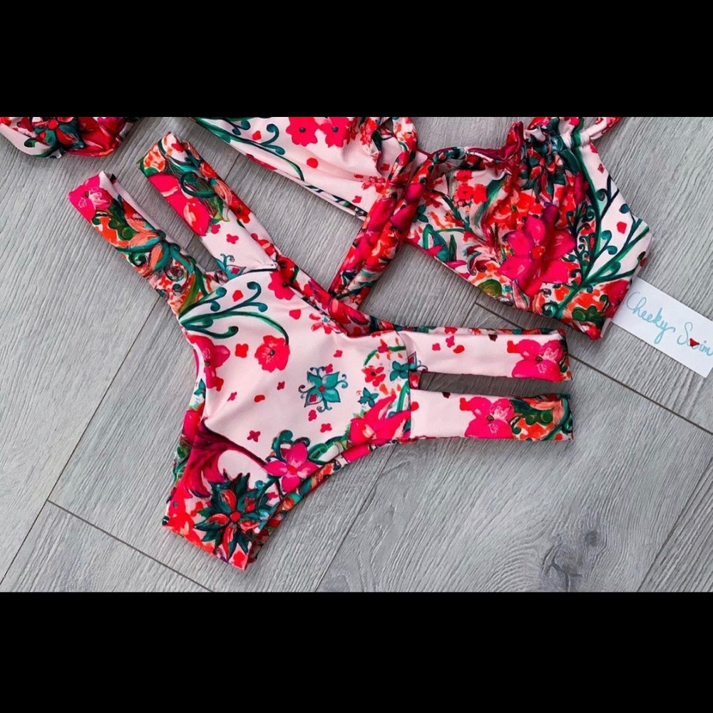 Cheeky swim never worn